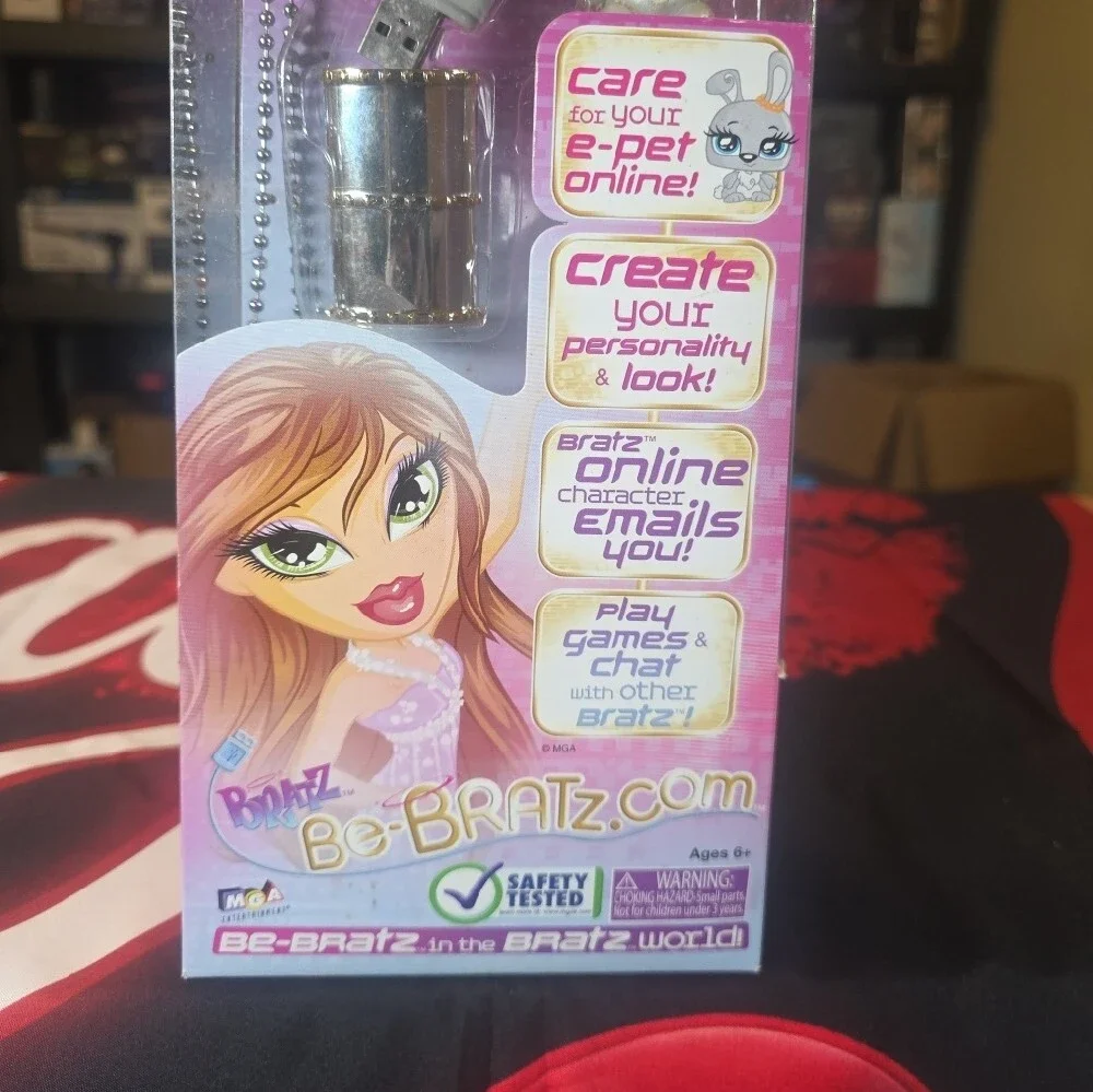 BRATZ USBDrive & Silver Bunny Charm - Pink Packaging